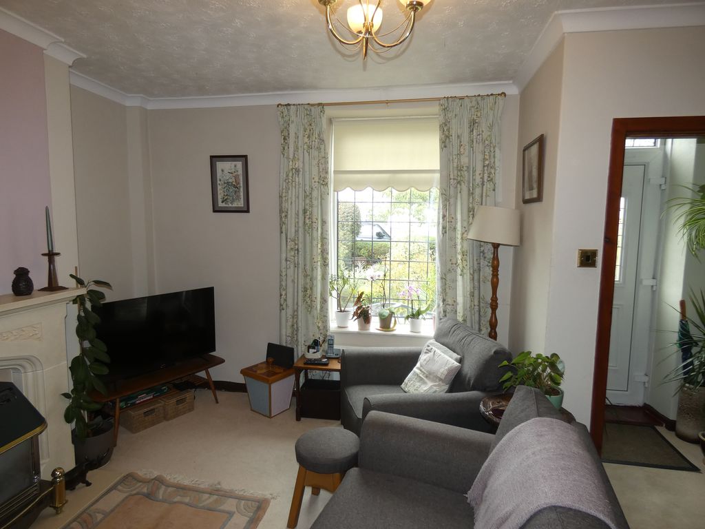 Lounge- click for photo gallery